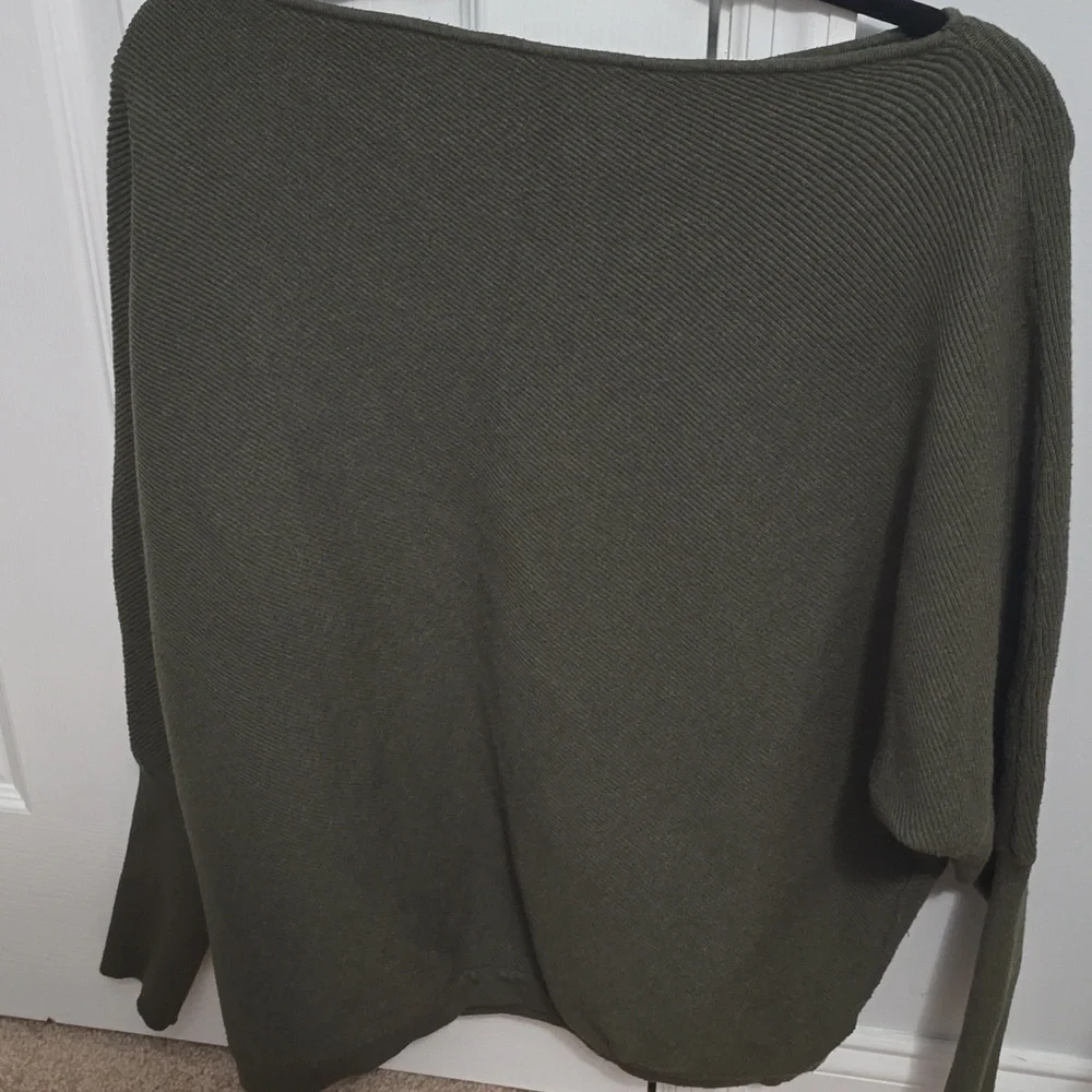 Green casual batwing sweater - Picture 3 of 7